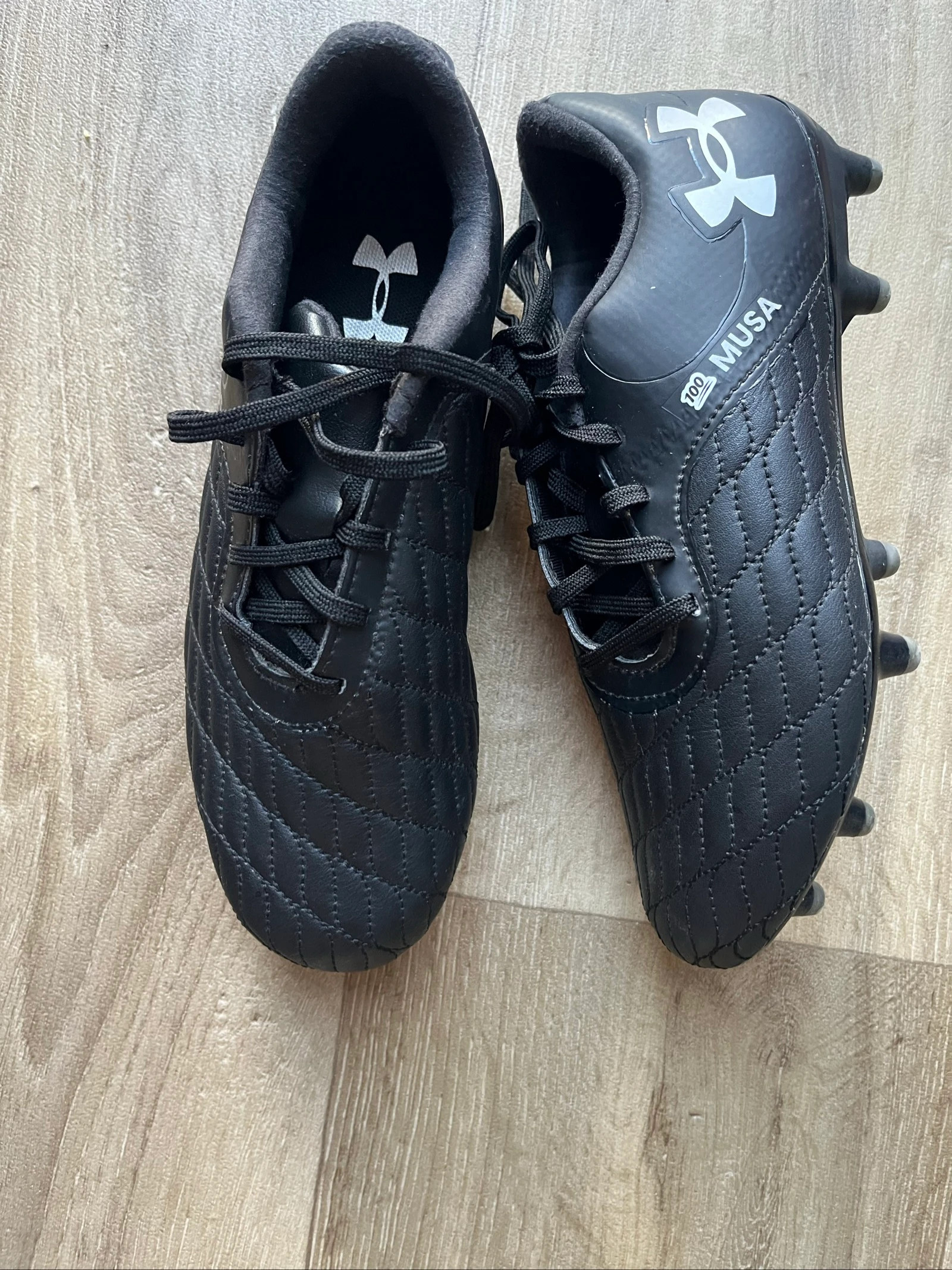 Crampon Under Armor taille 36